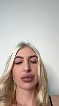 Mia Roxie online show from February 10, 3:10 am