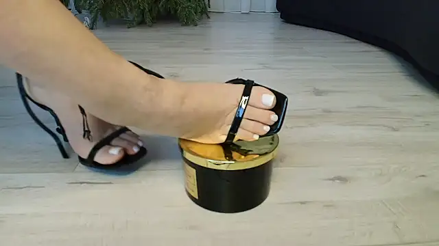 ASSYA online show from January 7, 8:00 pm