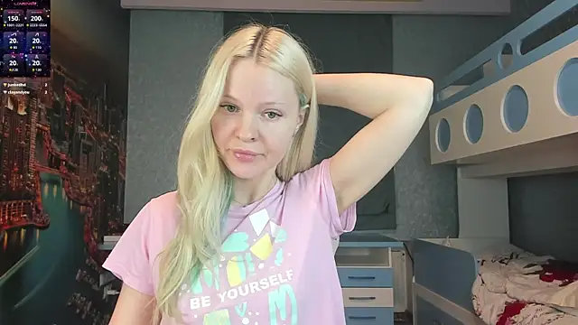 Snapshot of Masha_2002 chatting on June 6, 6:01 pm Masha 2002 online show from June 6, 6:01 pm