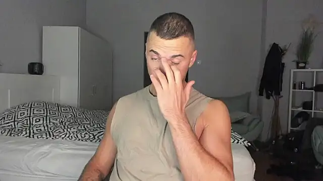 Snapshot of paulblack21 chatting on November 18, 7:40 pm paulblack21 online show from November 18, 7:40 pm