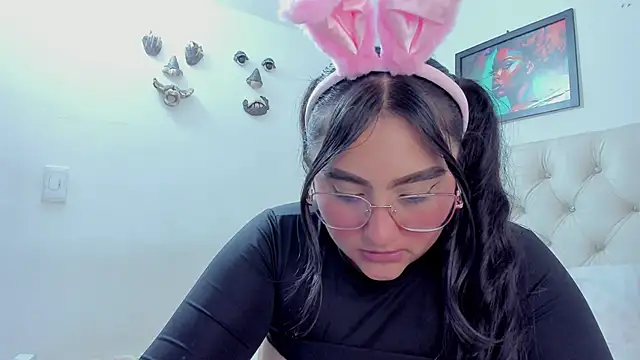 Snapshot of NayaWayne chatting on December 13, 12:42 am NayaWayne online show from December 13, 12:42 am