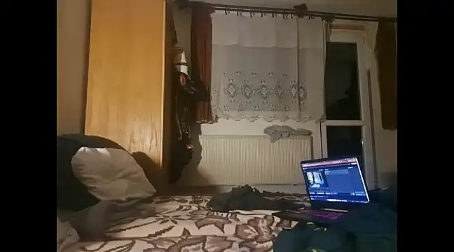 Snapshot of dilosan12345 chatting on February 22, 1:11 am dilosan12345 online show from February 22, 1:11 am