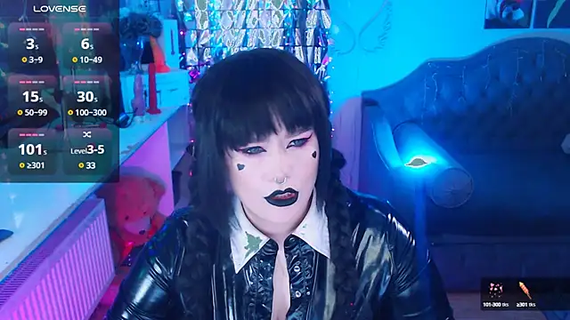 wickedxqueen online show from February 3, 10:00 pm