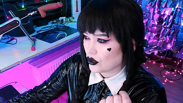 wickedxqueen online show from February 13, 5:26 am