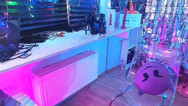 wickedxqueen online show from March 2, 5:44 am