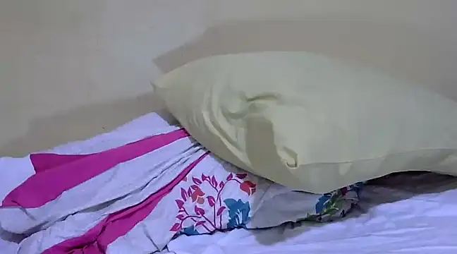 Snapshot of Slender-simple1 chatting on February 4, 3:47 pm Slender-simple1 online show from February 4, 3:47 pm