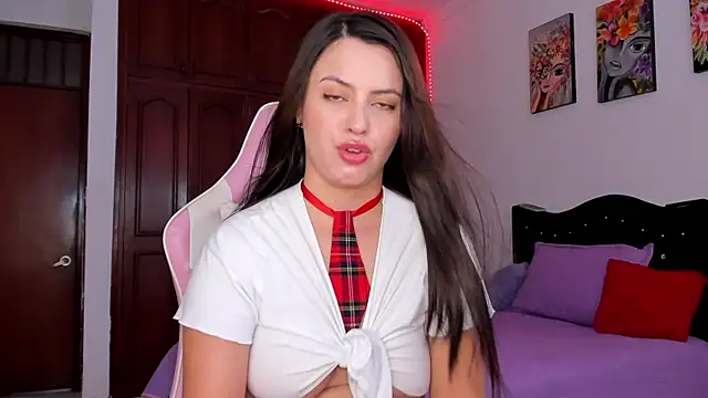 Sara Squirting Heels online show from April 6, 8:10 pm