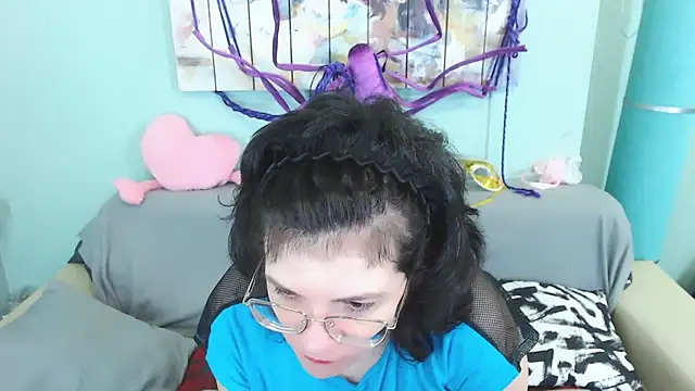 EverlyRays online show from December 7, 5:04 am