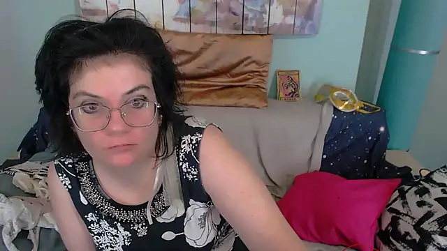 EverlyRays online show from November 25, 4:18 pm