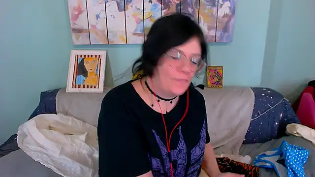 EverlyRays online show from February 7, 4:00 pm