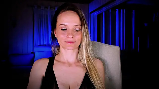 Snapshot of Louise-dance chatting on January 12, 12:49 am Louise-dance online show from January 12, 12:49 am