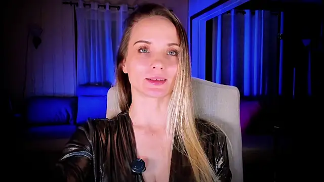 Snapshot of Louise-dance chatting on January 16, 8:25 pm Louise-dance online show from January 16, 8:25 pm