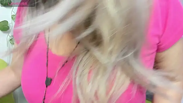 Snapshot of RebeccaThompson chatting on July 23, 5:05 am RebeccaThompson online show from July 23, 5:05 am