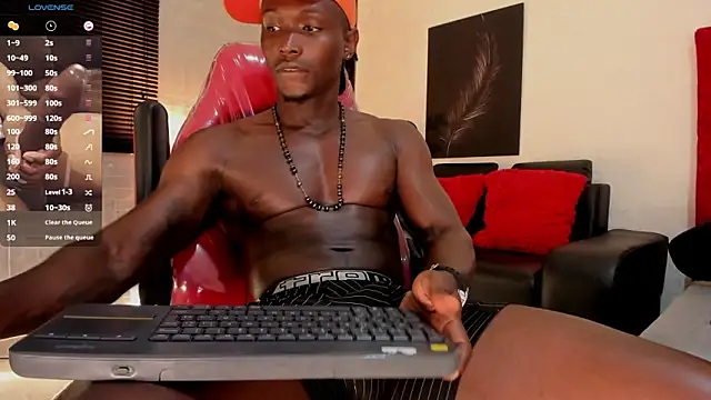 DannSmmith online show from March 13, 6:45 pm