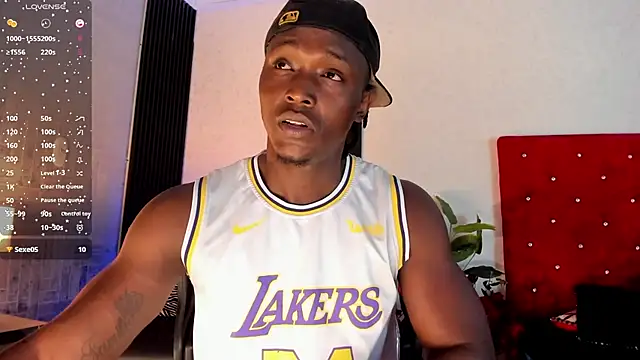 DannSmmith online show from October 26, 5:02 am