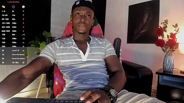 Snapshot of DannSmmith chatting on February 7, 5:11 am DannSmmith online show from February 7, 5:11 am