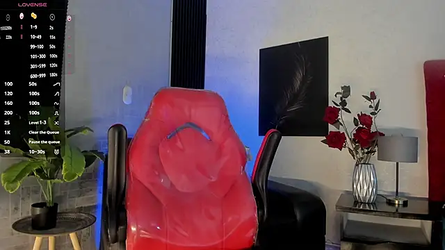 Snapshot of DannSmmith chatting on February 11, 4:39 am DannSmmith online show from February 11, 4:39 am