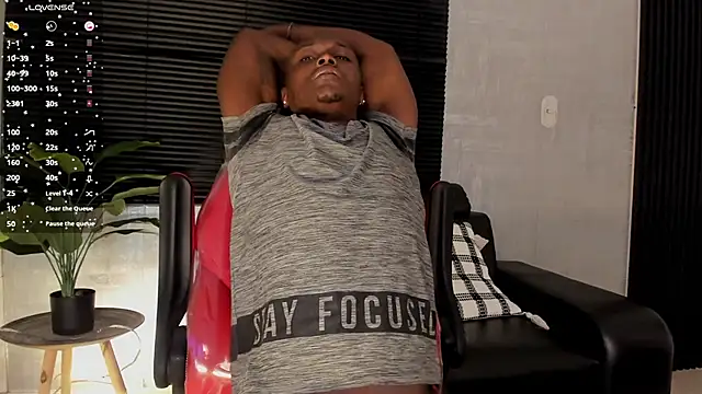 Snapshot of DannSmmith chatting on February 19, 4:52 am DannSmmith online show from February 19, 4:52 am