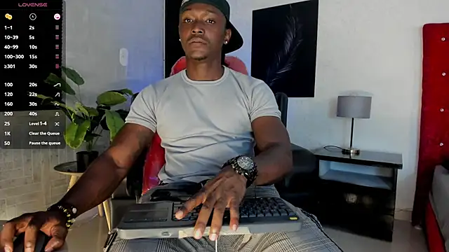 Snapshot of DannSmmith chatting on February 21, 5:08 am DannSmmith online show from February 21, 5:08 am