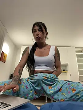 Snapshot of missdirtyhot_ chatting on February 8, 7:05 pm missdirtyhot online show from February 8, 7:05 pm