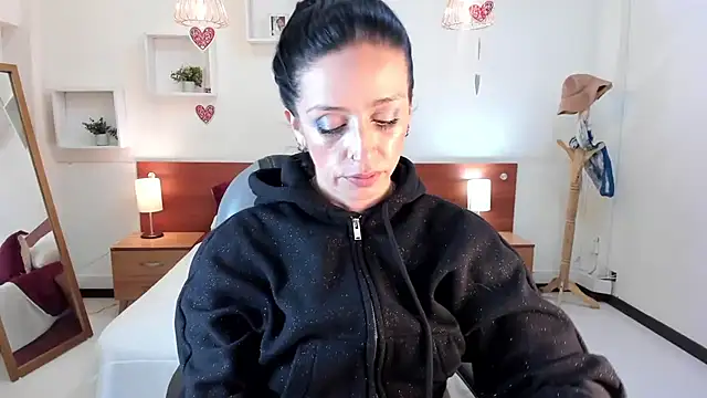 Kristen Garner online show from February 20, 12:19 am