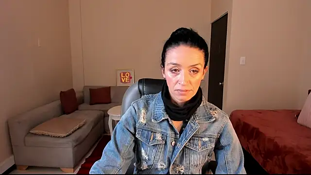 Kristen Garner online show from April 6, 8:10 pm