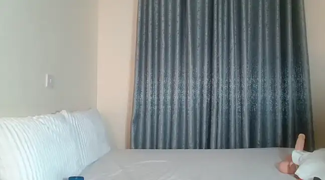 Elegant Ebony online show from December 28, 8:58 am