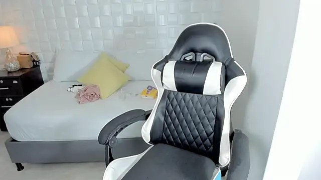 anny rouse24 online show from April 1, 2:34 am