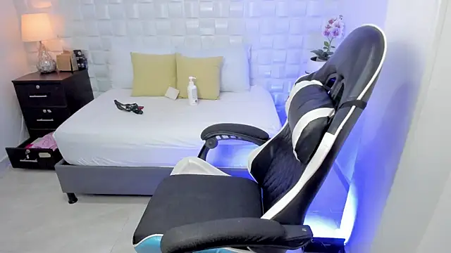 anny rouse24 online show from April 15, 2:29 am