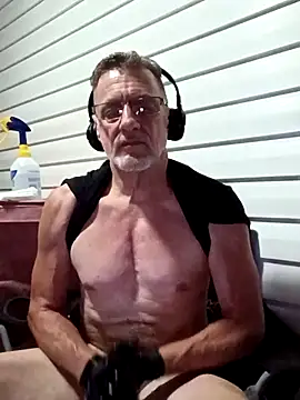 Snapshot of CoordinatedCheese1 chatting on June 28, 2:28 am CoordinatedCheese1 online show from June 28, 2:28 am