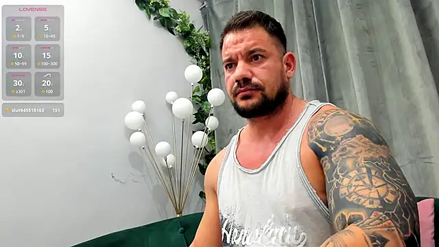 musclemonster31 online show from February 15, 7:38 am