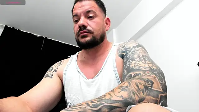 musclemonster31 online show from October 18, 12:17 pm