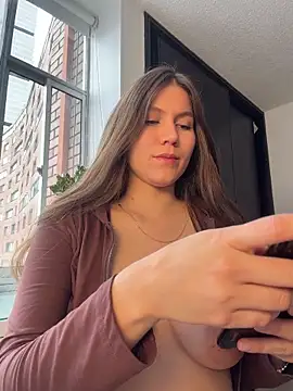 Snapshot of AmelieLaurent_ chatting on May 13, 2:47 pm AmelieLaurent online show from May 13, 2:47 pm
