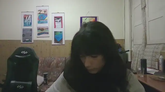 Snapshot of calliemaggotbone chatting on November 19, 12:32 am calliemaggotbone online show from November 19, 12:32 am