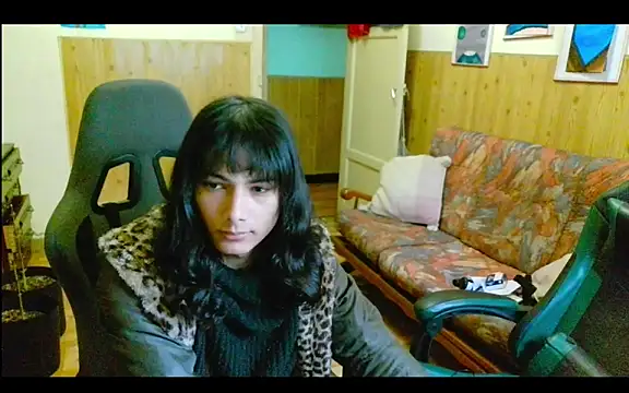 calliemaggotbone online show from December 20, 2:13 pm