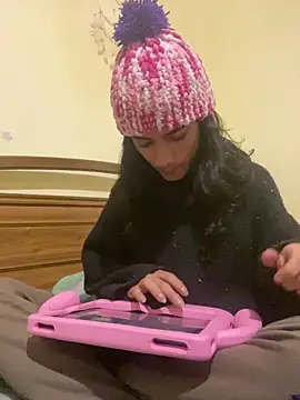 calliemaggotbone online show from January 18, 7:28 pm