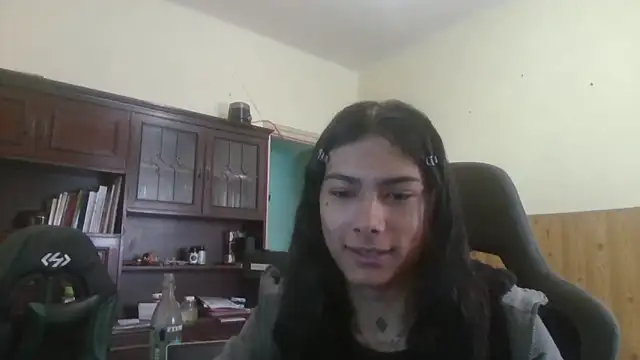 calliemaggotbone online show from April 17, 10:40 am