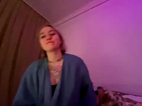 Snapshot of Isabel-Bailey chatting on December 16, 7:41 pm Isabel-Bailey online show from December 16, 7:41 pm