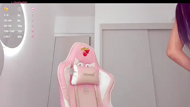 Snapshot of mia_yourmommy chatting on December 7, 12:41 am mia yourmommy online show from December 7, 12:41 am