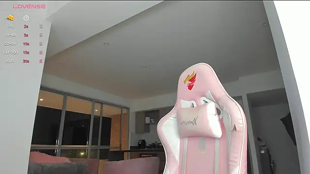 Snapshot of mia_yourmommy chatting on January 22, 7:03 am mia yourmommy online show from January 22, 7:03 am