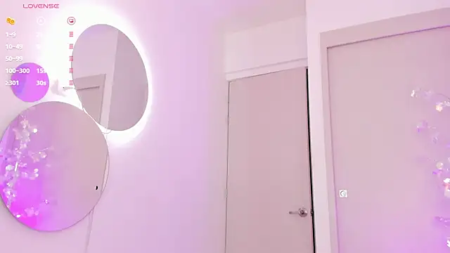 Snapshot of mia_yourmommy chatting on March 1, 12:01 pm mia yourmommy online show from March 1, 12:01 pm