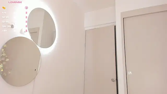 Snapshot of mia_yourmommy chatting on March 17, 2:41 am mia yourmommy online show from March 17, 2:41 am