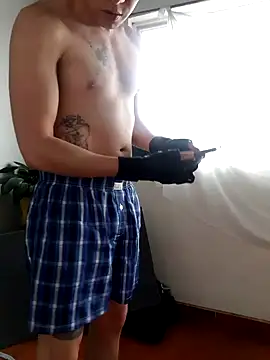 Snapshot of Tom_kio chatting on March 11, 10:09 pm Tom kio online show from March 11, 10:09 pm