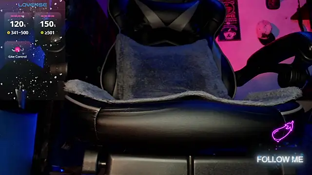 Snapshot of Tom_kio chatting on November 14, 10:18 pm Tom kio online show from November 14, 10:18 pm