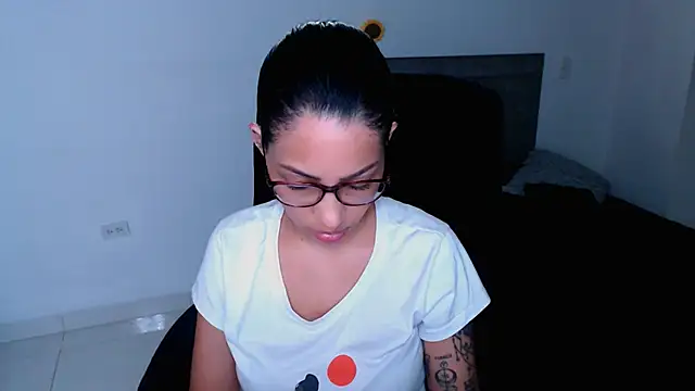 Snapshot of diana__34 chatting on May 13, 11:33 pm diana 34 online show from May 13, 11:33 pm
