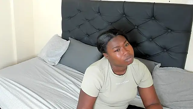 Snapshot of Cristale69 chatting on February 5, 6:45 pm Cristale69 online show from February 5, 6:45 pm