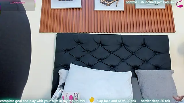 Snapshot of Cristale69 chatting on February 14, 6:48 pm Cristale69 online show from February 14, 6:48 pm