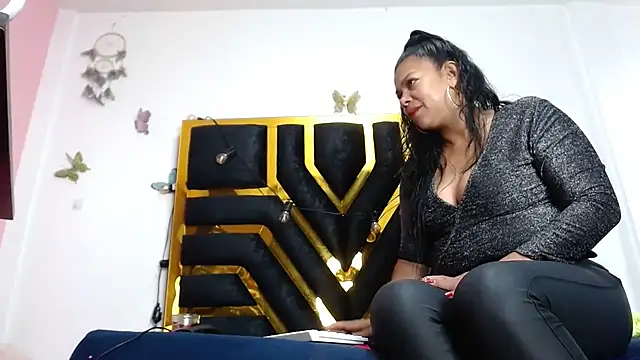 Helennahot online show from February 9, 1:14 pm