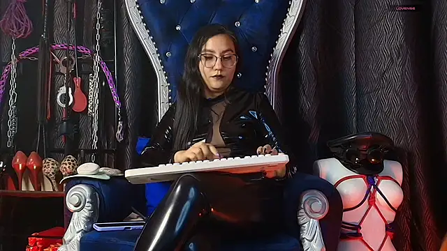 abbymora online show from April 7, 3:29 am