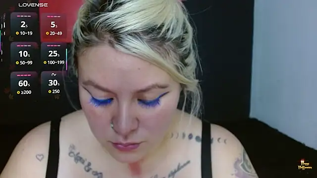 Snapshot of miley_jensen chatting on October 24, 9:44 pm miley jensen online show from October 24, 9:44 pm